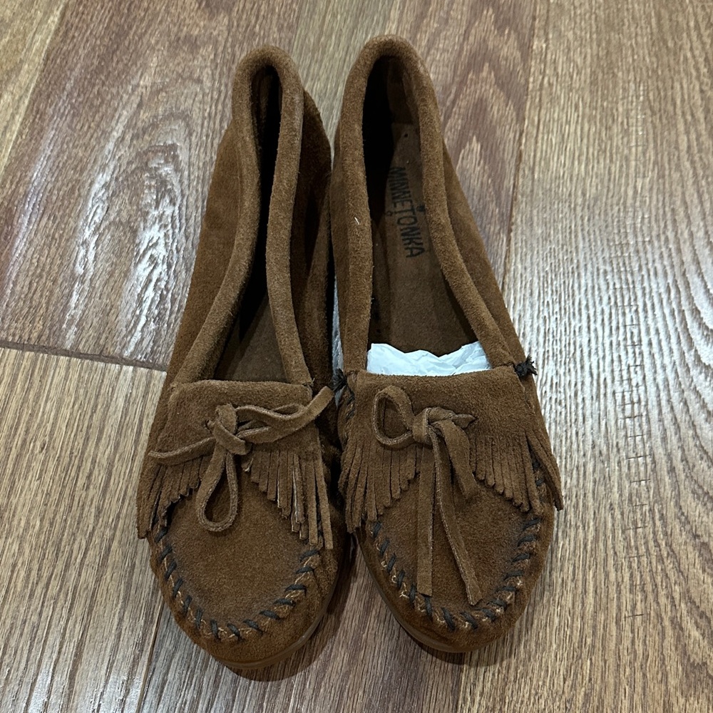 Minnetonka Women's Tan Suede Moccasins 9